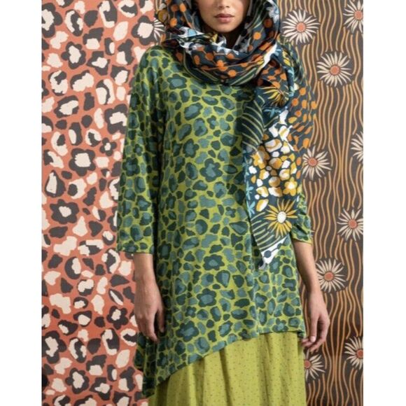 Gudrun Sjoden Tunic Sahara Jersey Geo Heart Print Stretch Sharkbite size Medium - Picture 1 of 9